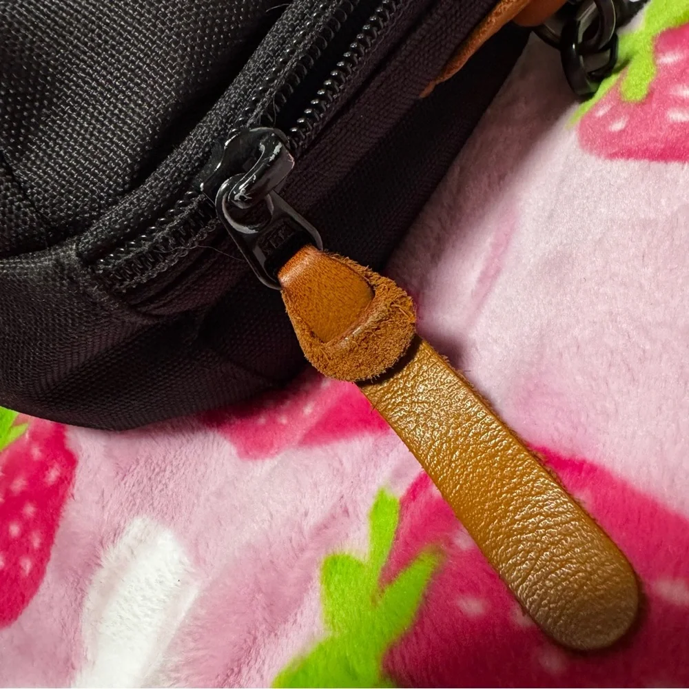 United By Blue Black Crossbody Bag Used Good Condition Zipper Storage - Picture 3 of 10